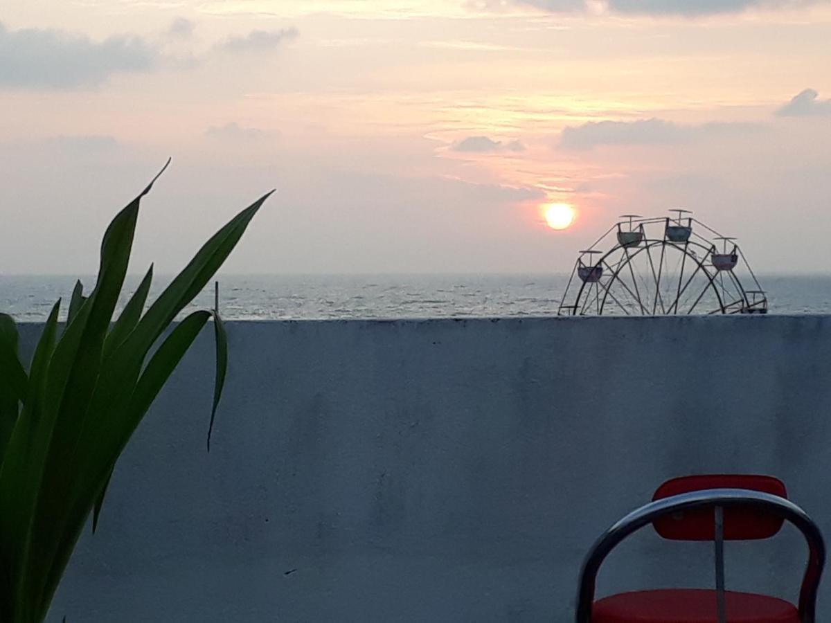 Kolam Elliots Beach Chennai Exterior foto